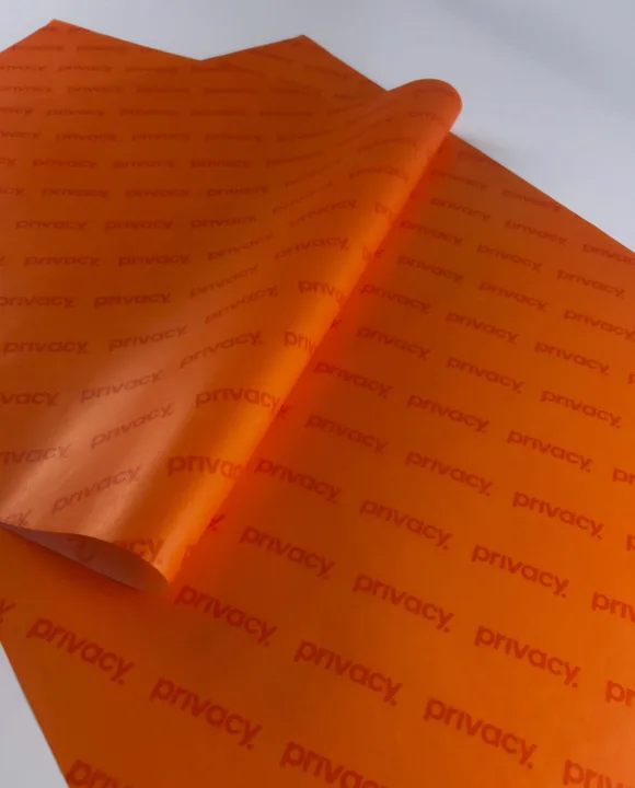 Acabamento refinado de papel seda para encomendas